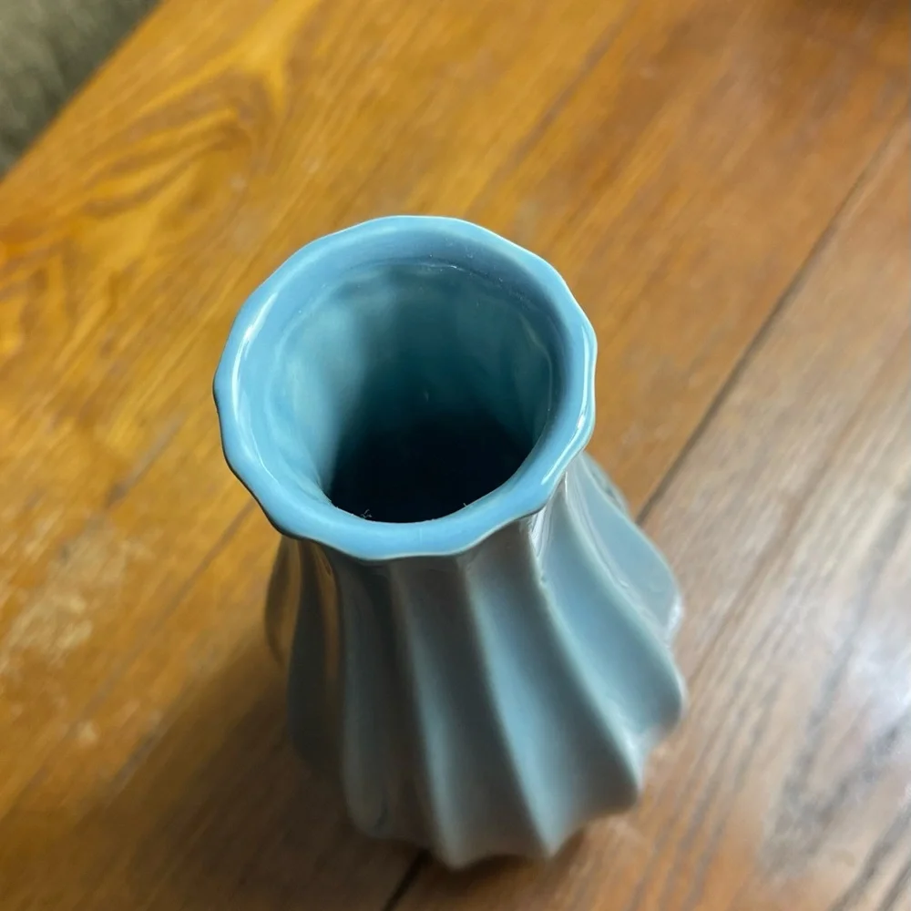 Elegant Blue 6” Ceramic Vase